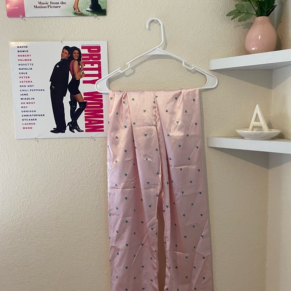 Silky pink pajamas - Picture 5 of 6